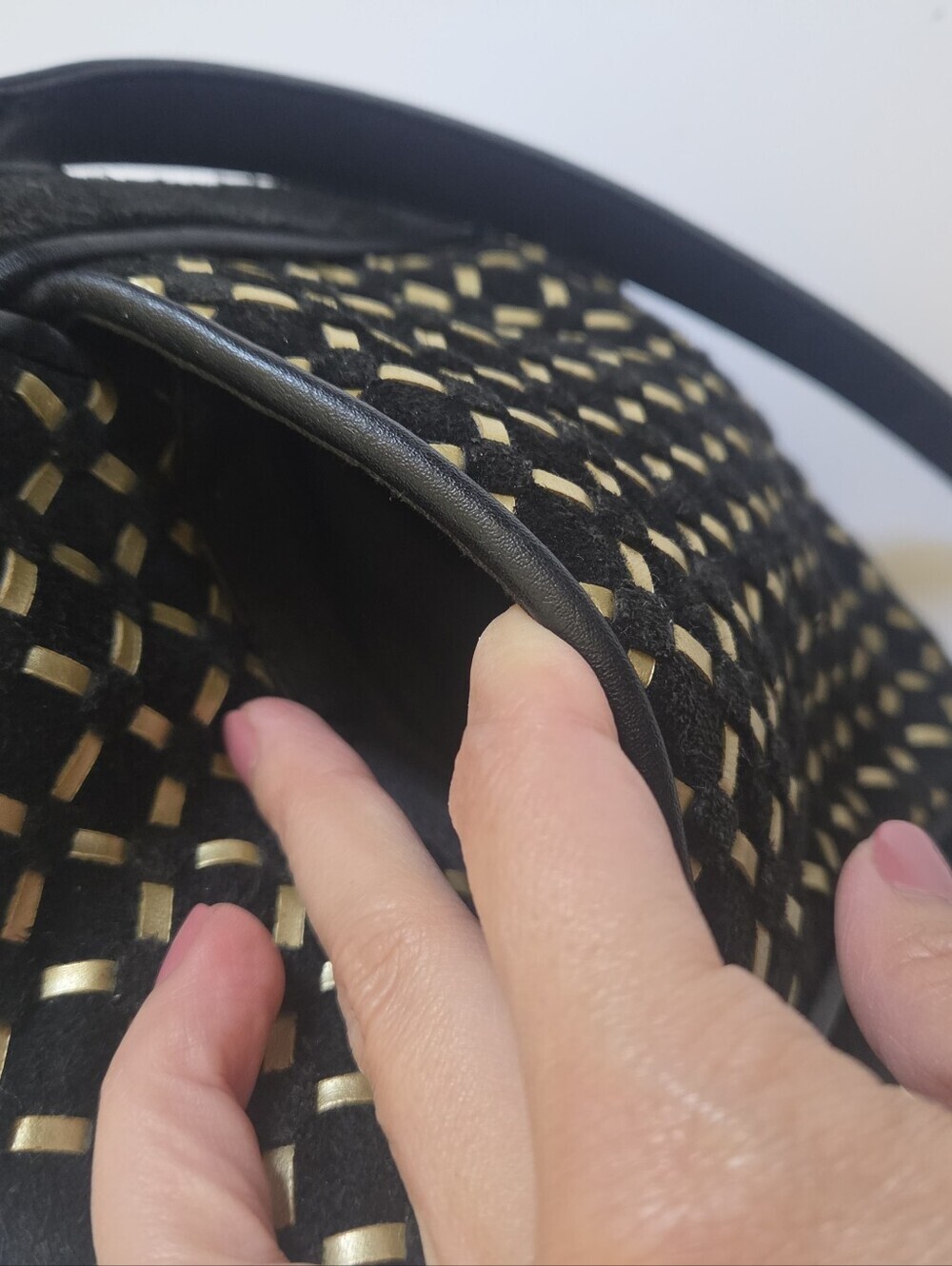 VTG Black suede leather crossbody bag with woven gold accents wallet card slots - Picture 5 of 9